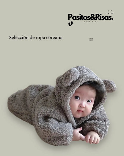 Pijama de invierno para bebé, tejido cálido y detalles tiernos con orejas